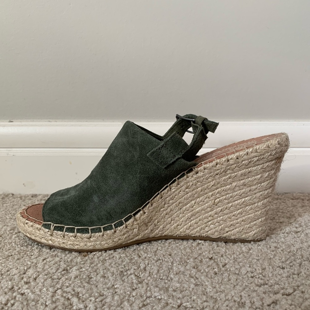 TOMS women’s wedge sandals